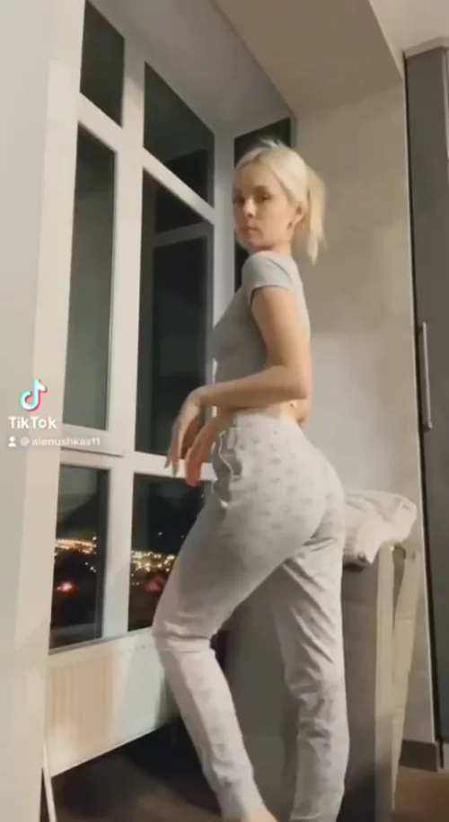 Hot Blonde Takes Her Clothes Off To Show Full Nude Top Body On TikTok