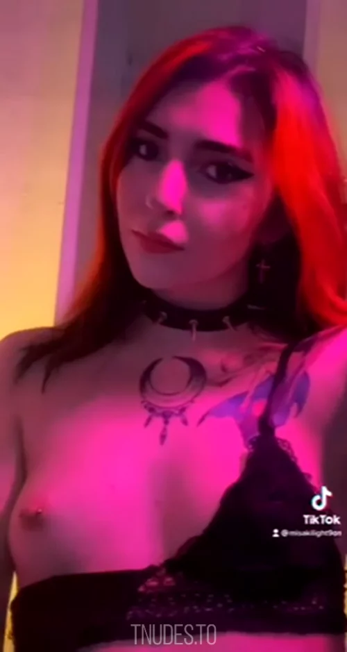 NSFW TikTok babe shows her tits